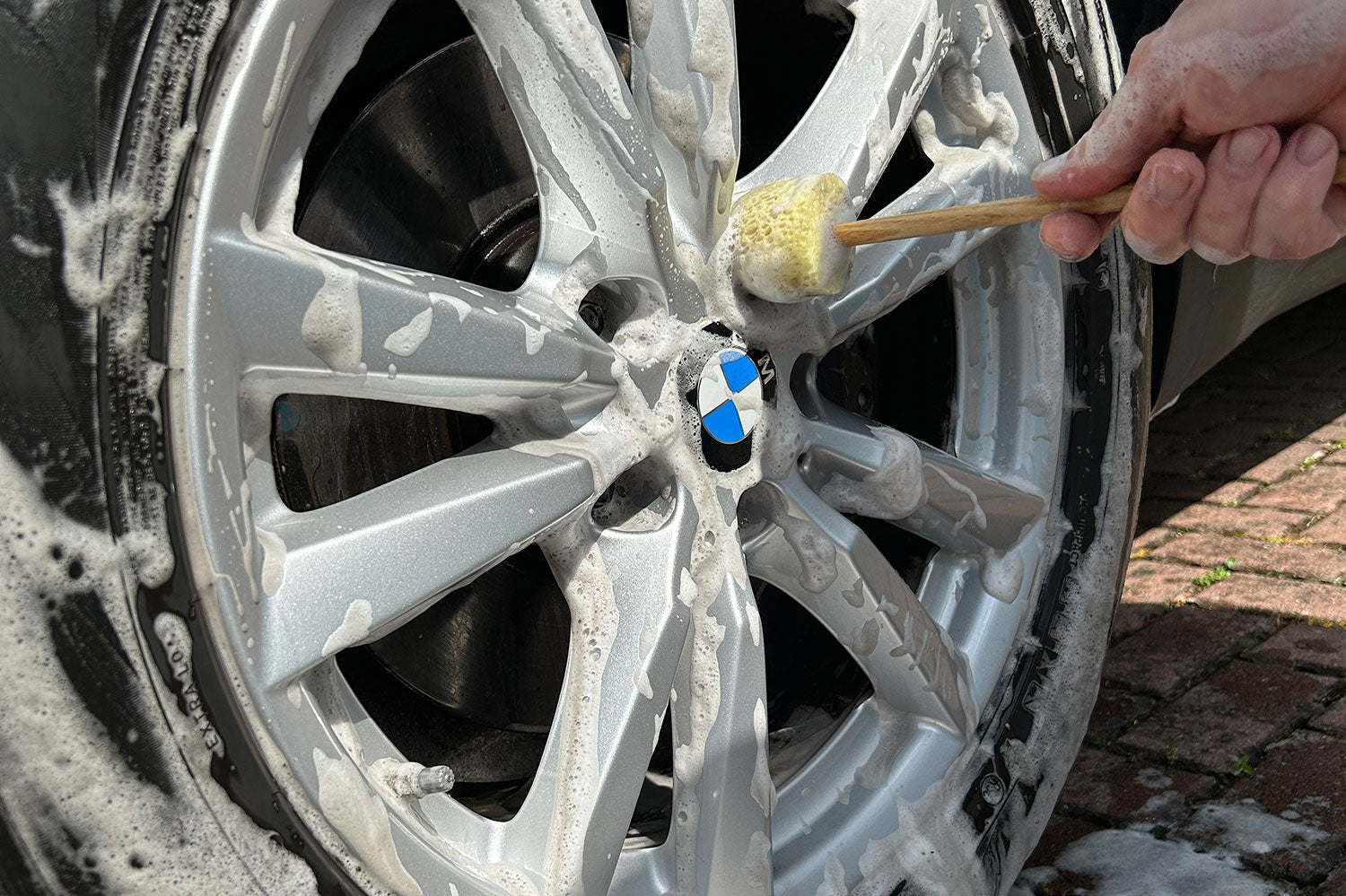 Round spoke cleaner in use 2