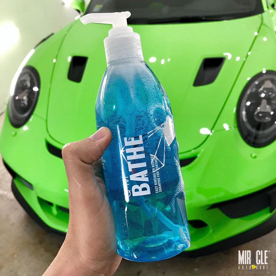 Champú para coche Gyeon Q2M Bathe, 400ml - Pro Detailing Champú para coche Gyeon Q2M Bathe, 400ml - Pro Detailing