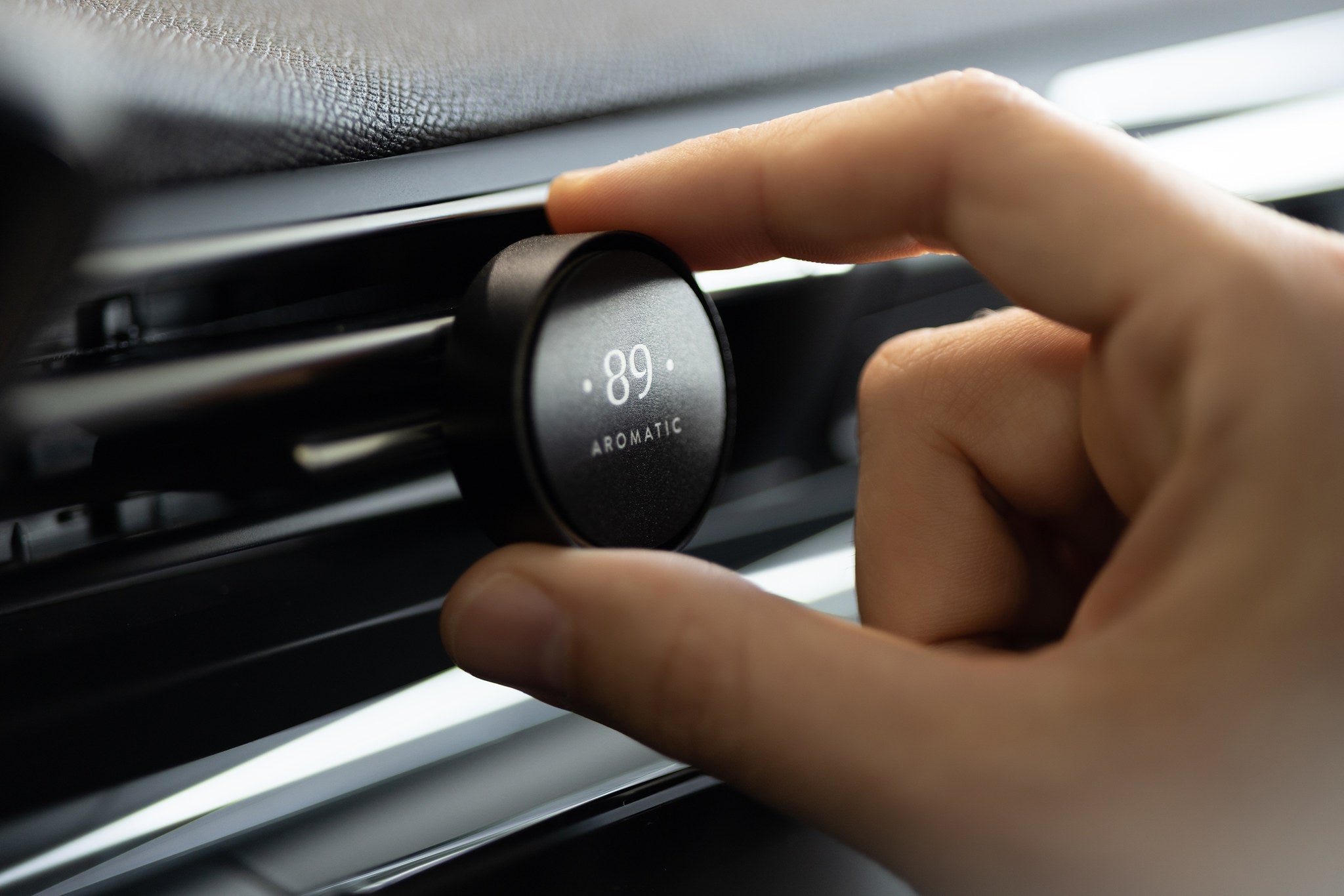 Aromatic 89 Car Air Freshener Vent Clip, adjusting the clip in the vent